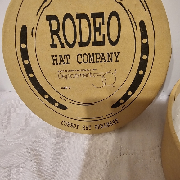 Dept. 56 "rodeo Hat Company" Black W/red/yellow Feathers, Original - Picture 5 of 7